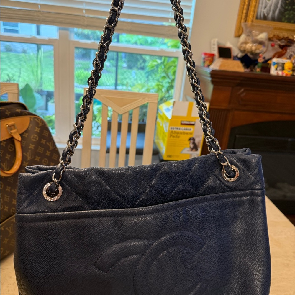 Chanel Dark Blue Quilted Shoulder Bag - Picture 8 of 8